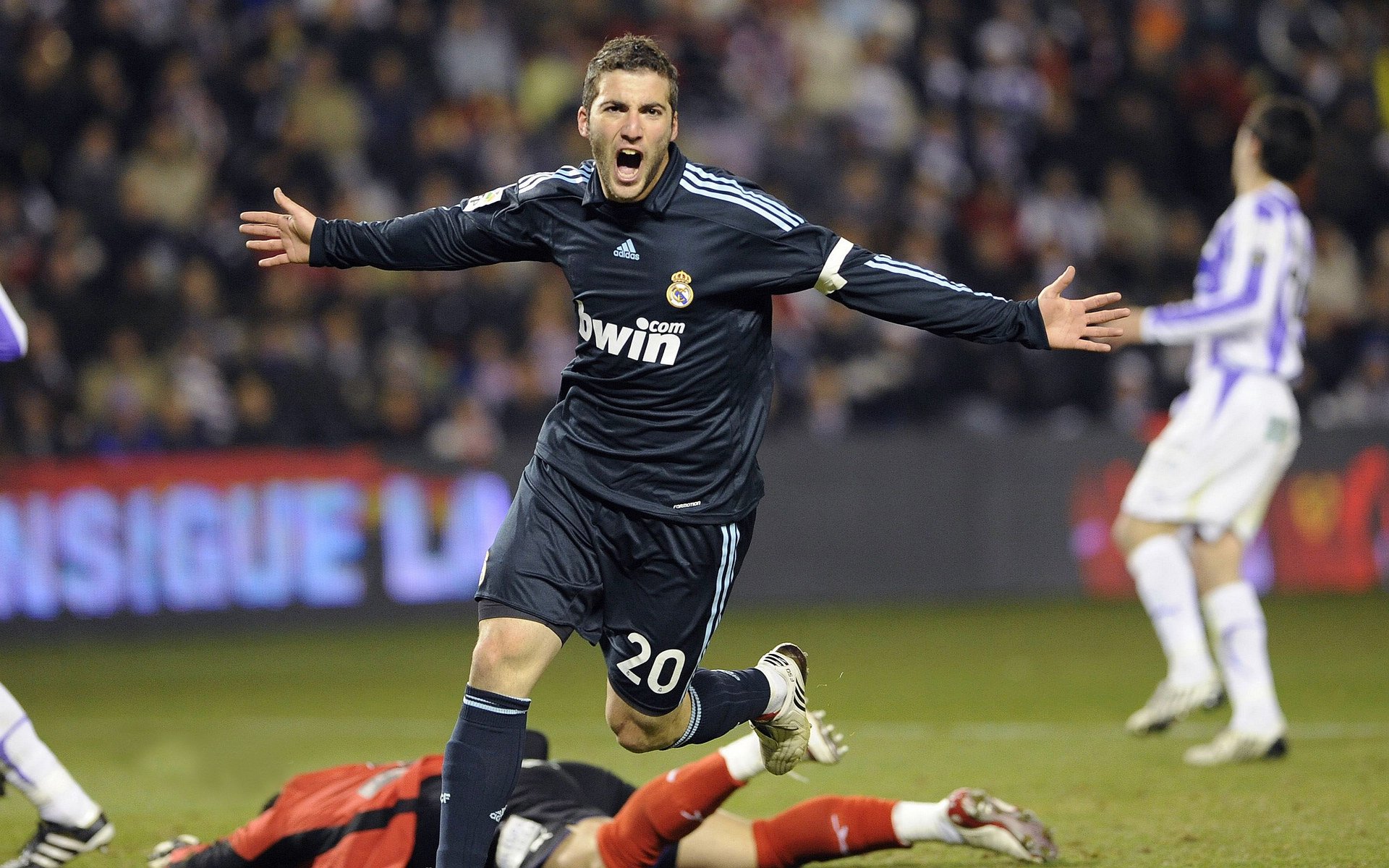 西甲比赛中高强度跑动负荷与传球质量关系的微观分析,足球高强度跑的定义