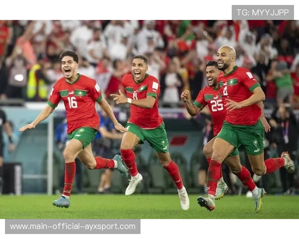 传中被挡随后补射补点改写比分——一场激情四溢的足球经典